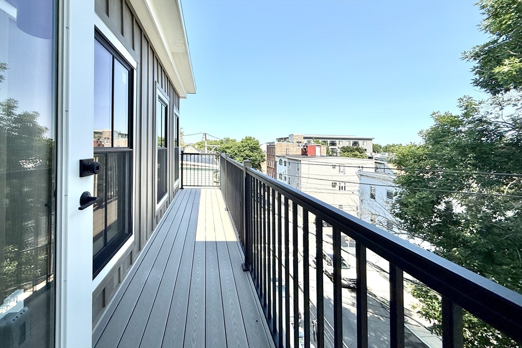 165 Everett St, Boston, Massachusetts, 3 Bedrooms Bedrooms, 5 Rooms Rooms,2.5 BathroomsBathrooms,Residential,For Sale,Everett St,73473485