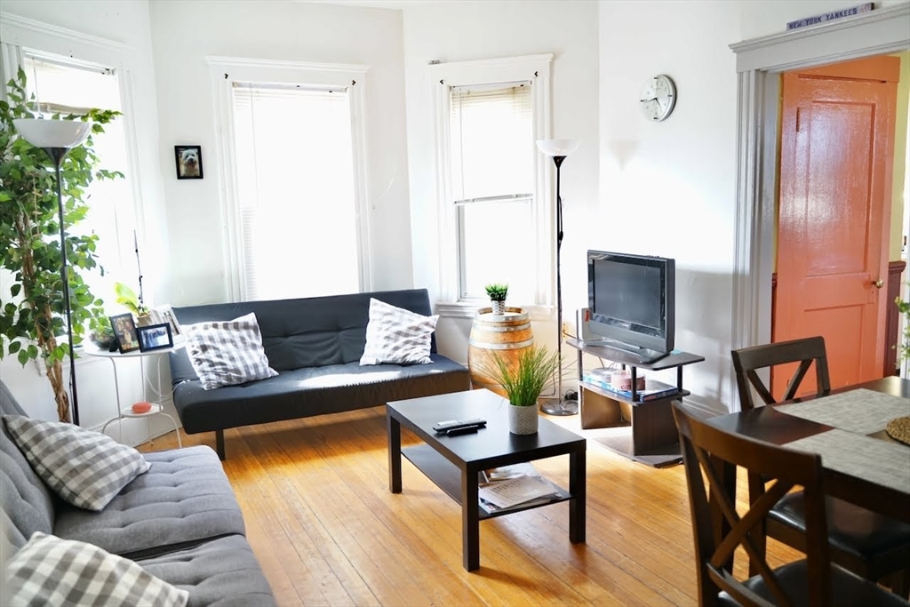 5 Cooney St, Somerville, Massachusetts, 3 Bedrooms Bedrooms, 6 Rooms Rooms,1 BathroomBathrooms,Residential,For Sale,Cooney St,73473487