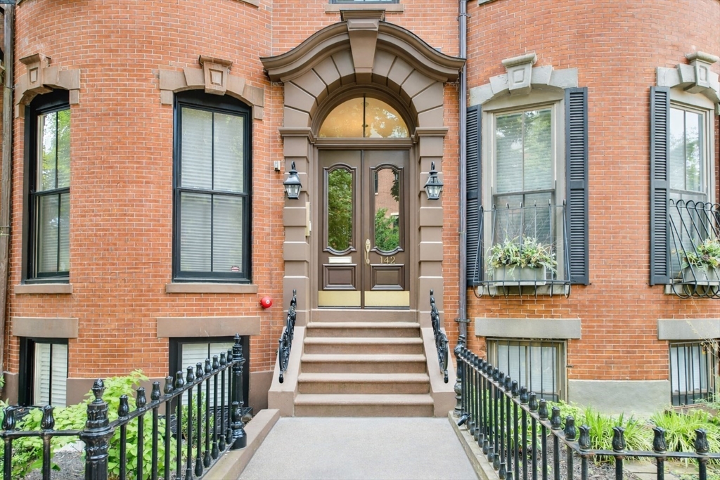 142 West Concord Street, Boston, Massachusetts, 3 Bedrooms Bedrooms, 6 Rooms Rooms,2.5 BathroomsBathrooms,Residential Lease,For Rent,West Concord Street,73473543