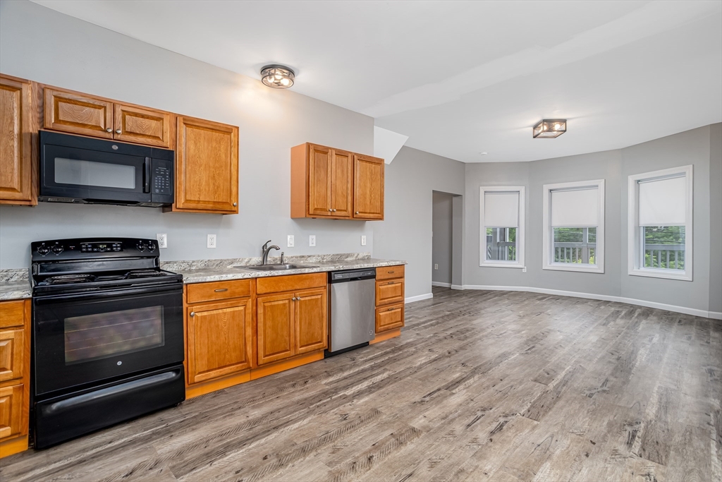 176 Blossom St., Fitchburg, Massachusetts, 3 Bedrooms Bedrooms, 6 Rooms Rooms,1 BathroomBathrooms,Residential Lease,For Rent,Blossom St.,73473556