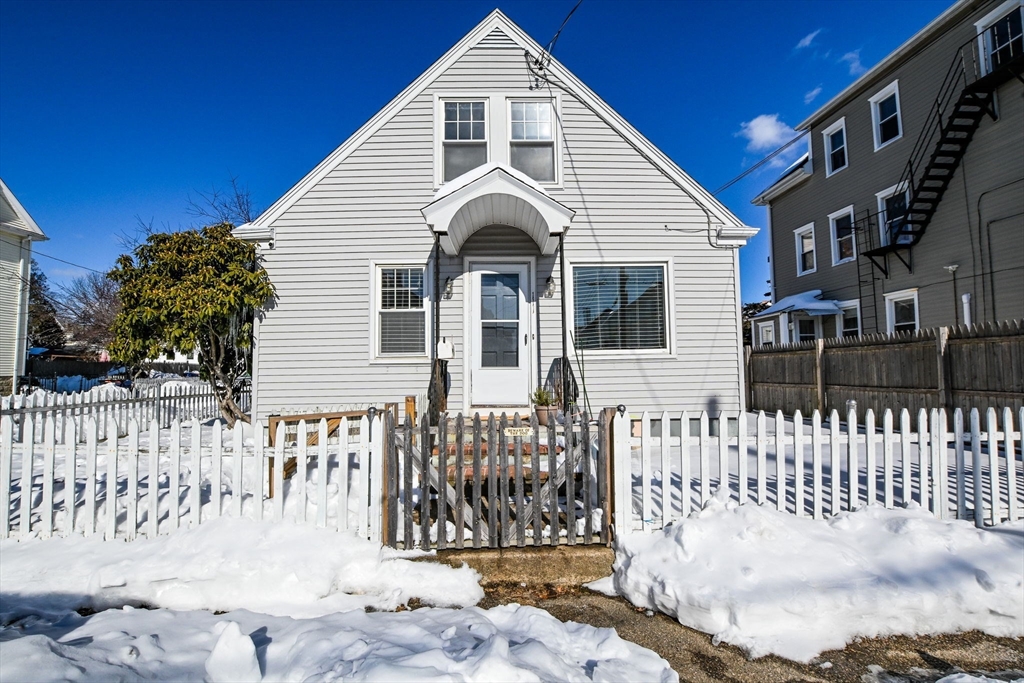 111 Fruit St, New Bedford, Massachusetts, 3 Bedrooms Bedrooms, 6 Rooms Rooms,1 BathroomBathrooms,Residential,For Sale,Fruit St,73473567