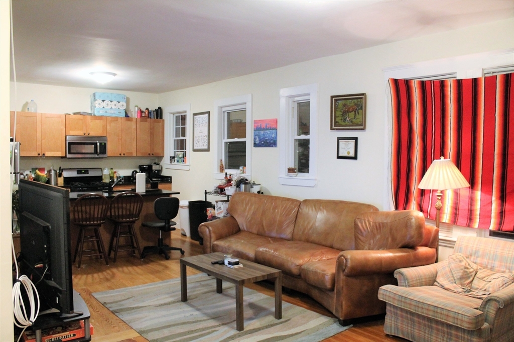 95 Hillside Street, Boston, Massachusetts, 5 Bedrooms Bedrooms, 6 Rooms Rooms,2 BathroomsBathrooms,Residential Lease,For Rent,Hillside Street,73473570