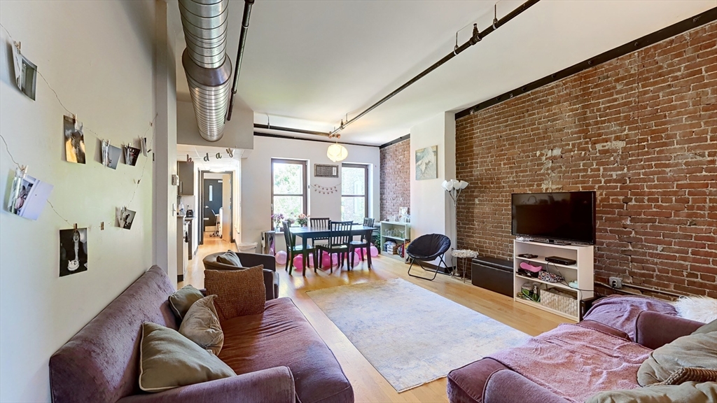 1445 Tremont Street, Boston, Massachusetts, 3 Bedrooms Bedrooms, 4 Rooms Rooms,1 BathroomBathrooms,Residential Lease,For Rent,Tremont Street,73473577