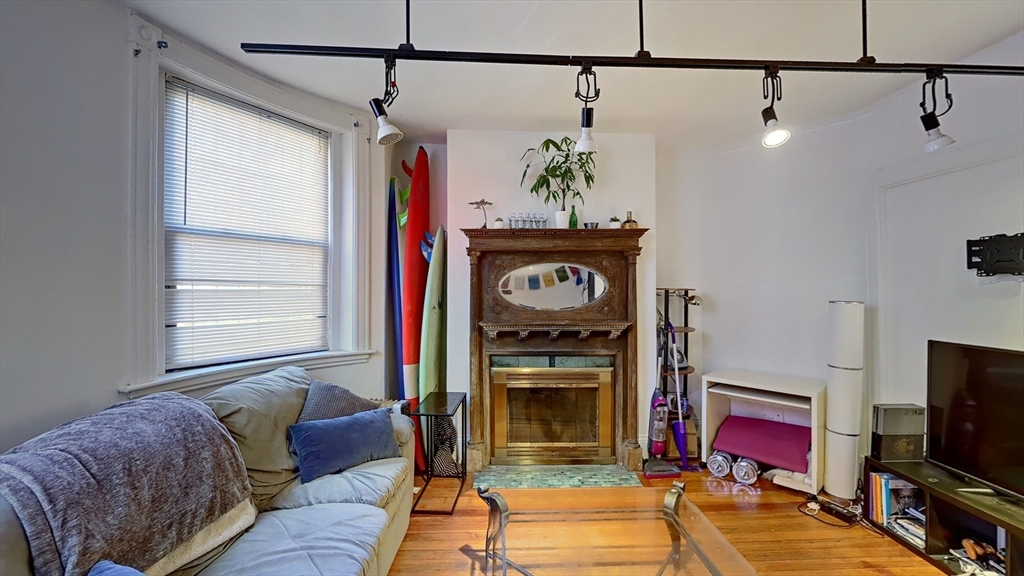 616 Columbus Avenue, Boston, Massachusetts, 3 Bedrooms Bedrooms, 5 Rooms Rooms,1 BathroomBathrooms,Residential Lease,For Rent,Columbus Avenue,73473549