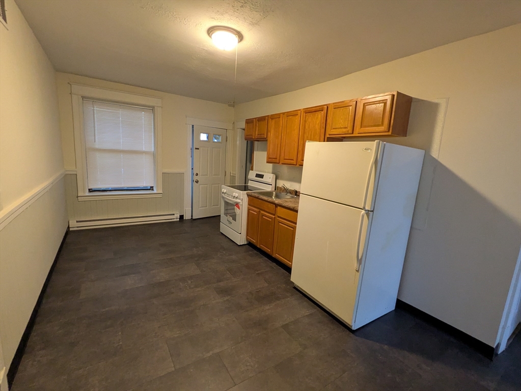 1447 Dwight St, Holyoke, Massachusetts, 2 Bedrooms Bedrooms, 5 Rooms Rooms,1 BathroomBathrooms,Residential Lease,For Rent,Dwight St,73473589