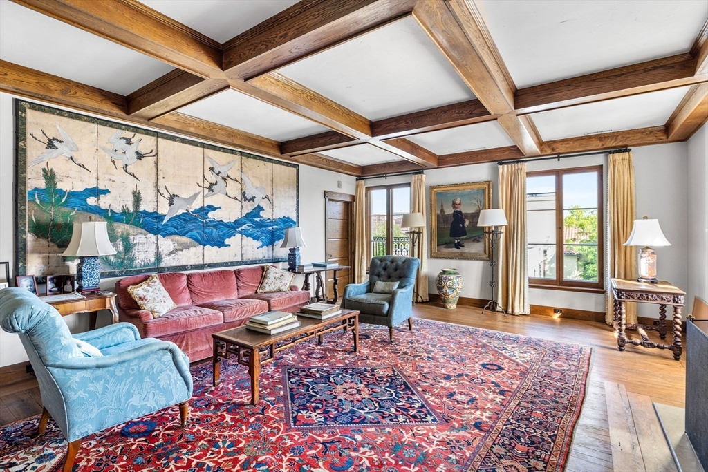 142 Chestnut Street, Boston, Massachusetts, 4 Bedrooms Bedrooms, 8 Rooms Rooms,3.5 BathroomsBathrooms,Residential,For Sale,Chestnut Street,73436818