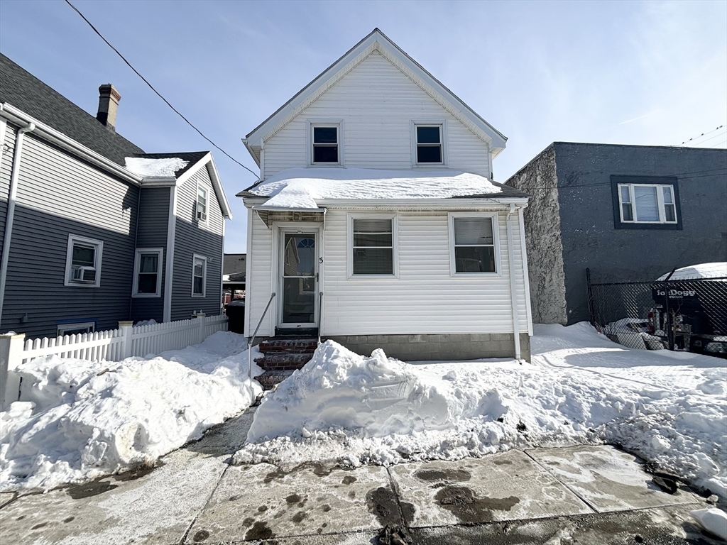 3 Hadley Court, Everett, Massachusetts, 5 Bedrooms Bedrooms, 7 Rooms Rooms,1 BathroomBathrooms,Residential Lease,For Rent,Hadley Court,73473716