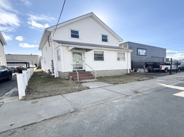 3 Hadley Court, Everett, Massachusetts, 5 Bedrooms Bedrooms, 7 Rooms Rooms,2 BathroomsBathrooms,Residential Lease,For Rent,Hadley Court,73473716