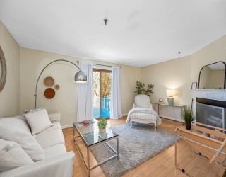 51 Tobey Rd, Dracut, Massachusetts, 2 Bedrooms Bedrooms, 6 Rooms Rooms,1.5 BathroomsBathrooms,Residential,For Sale,Tobey Rd,73473702