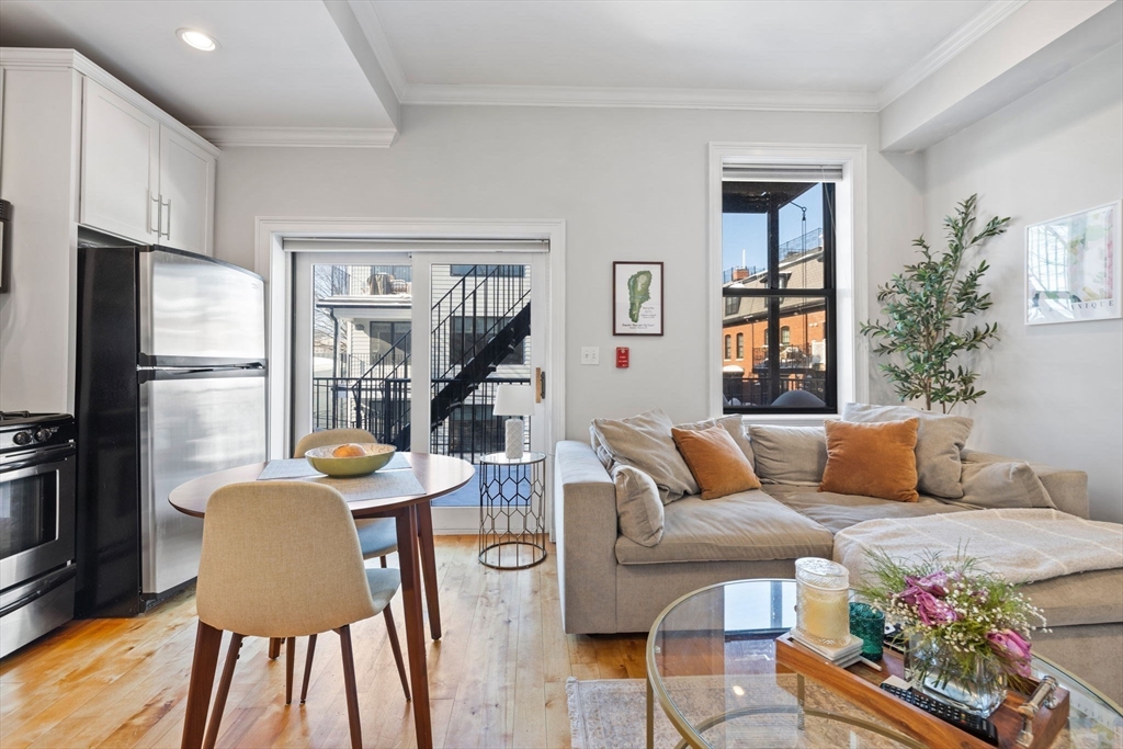 109 N St, Boston, Massachusetts, 1 Bedroom Bedrooms, 3 Rooms Rooms,1 BathroomBathrooms,Residential Lease,For Rent,N St,73473734