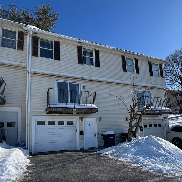 429-A Grafton St, Worcester, Massachusetts, 2 Bedrooms Bedrooms, 4 Rooms Rooms,1.5 BathroomsBathrooms,Residential,For Sale,Grafton St,73473845