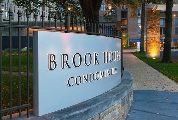 33 Pond Ave, Brookline, Massachusetts, 1 Bedroom Bedrooms, 3 Rooms Rooms,1 BathroomBathrooms,Residential Lease,For Rent,Pond Ave,73473772