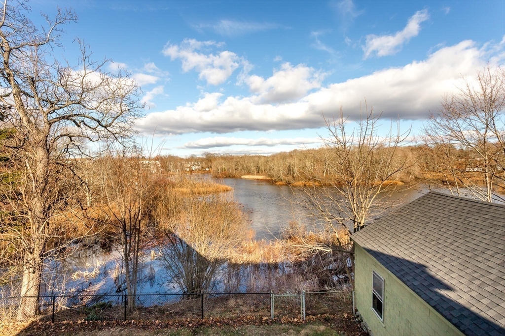 94-96 Bolivar, Canton, Massachusetts, 2 Bedrooms Bedrooms, 4 Rooms Rooms,1 BathroomBathrooms,Residential Lease,For Rent,Bolivar,73473776