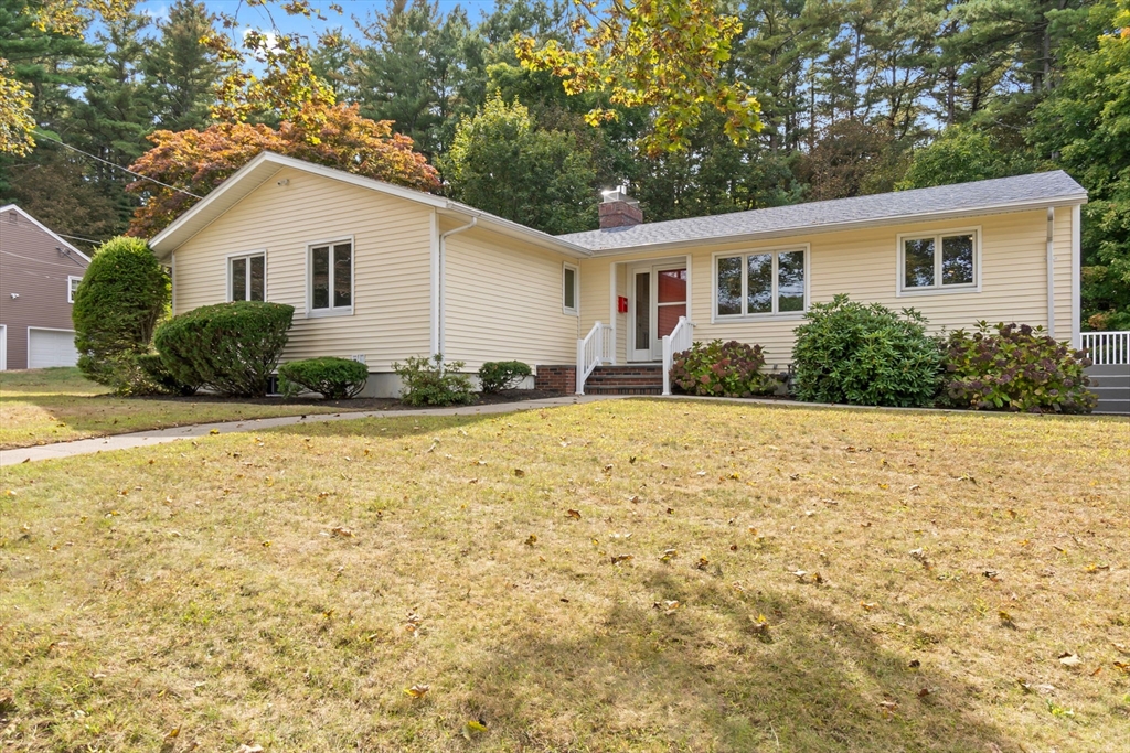 21 Michael Road, Beverly, Massachusetts, 3 Bedrooms Bedrooms, 7 Rooms Rooms,3 BathroomsBathrooms,Residential,For Sale,Michael Road,73437392