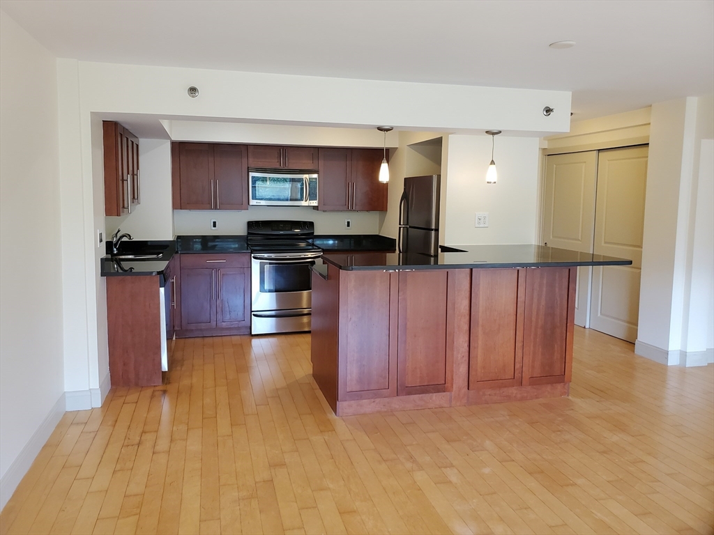 1600 Beacon St, Brookline, Massachusetts, 2 Bedrooms Bedrooms, 4 Rooms Rooms,2 BathroomsBathrooms,Residential Lease,For Rent,Beacon St,73411537
