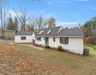 89 King St, Groveland, Massachusetts, 3 Bedrooms Bedrooms, 8 Rooms Rooms,2 BathroomsBathrooms,Residential,For Sale,King St,73453643