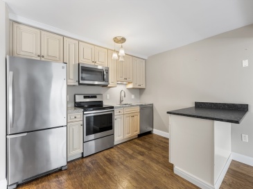 10 Roberts St, Somerville, Massachusetts, 1 Bedroom Bedrooms, 3 Rooms Rooms,1 BathroomBathrooms,Residential,For Sale,Roberts St,73431355