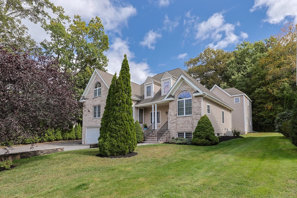 9 Hillside Avenue, Milford, Massachusetts, 4 Bedrooms Bedrooms, 9 Rooms Rooms,4.5 BathroomsBathrooms,Residential,For Sale,Hillside Avenue,73437445