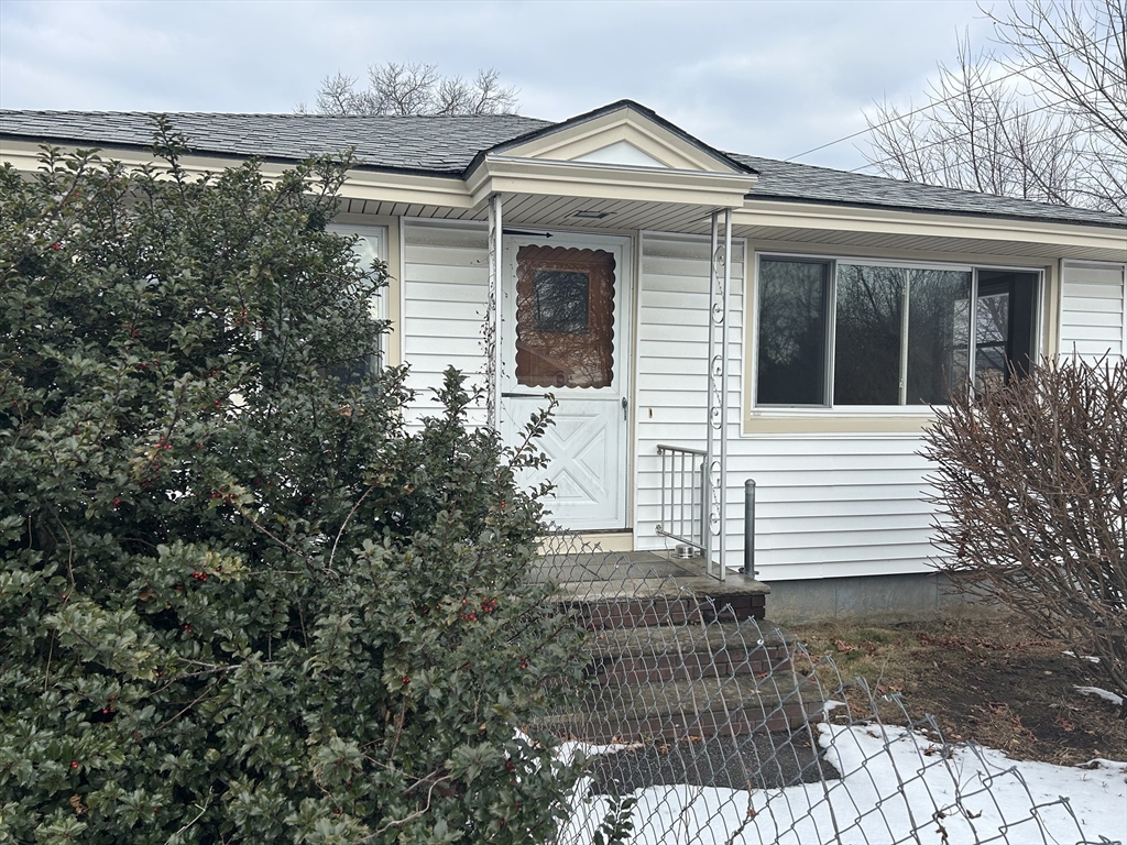 5 Lafayette Ave, Lawrence, Massachusetts, 3 Bedrooms Bedrooms, 5 Rooms Rooms,1 BathroomBathrooms,Residential,For Sale,Lafayette Ave,73448065