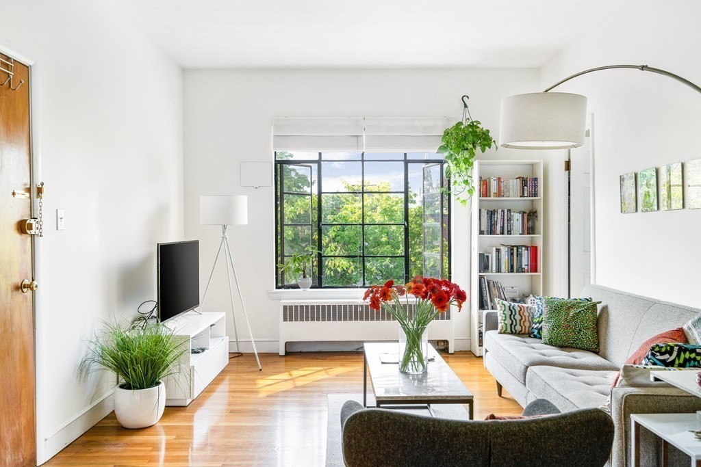 15 Ellery St, Cambridge, Massachusetts, 2 Bedrooms Bedrooms, 3 Rooms Rooms,1 BathroomBathrooms,Residential Lease,For Rent,Ellery St,73473857