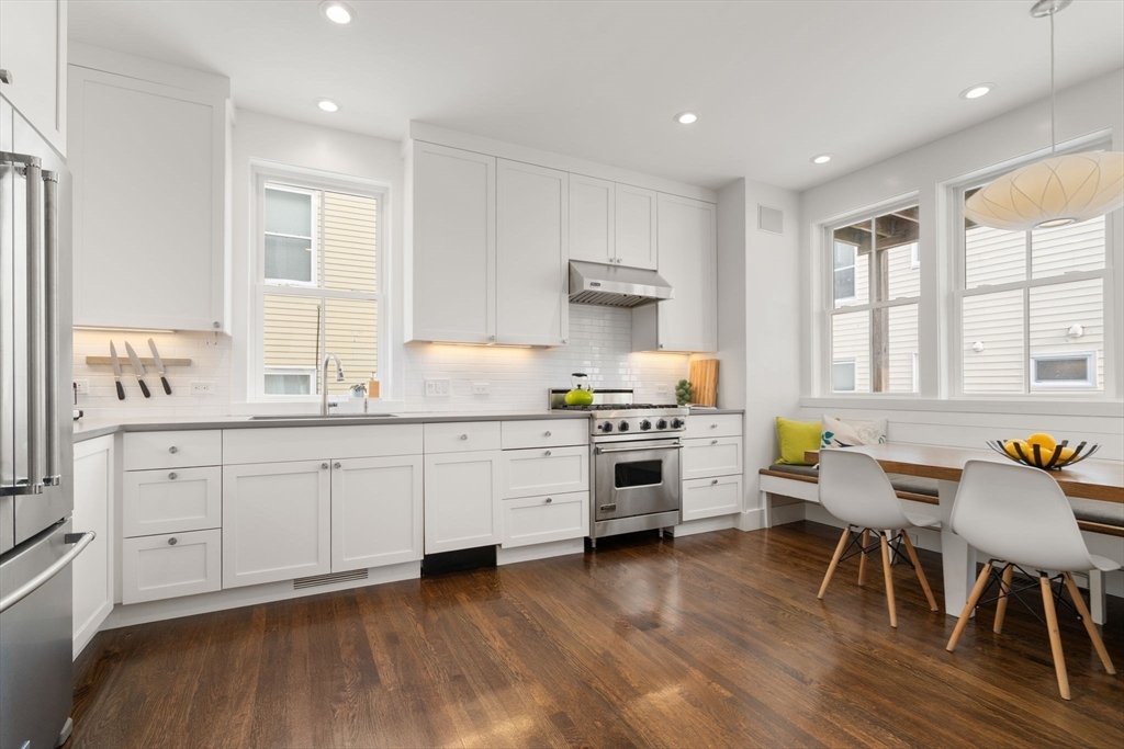 49 Cherry St, Somerville, Massachusetts, 3 Bedrooms Bedrooms, 5 Rooms Rooms,1 BathroomBathrooms,Residential,For Sale,Cherry St,73473860