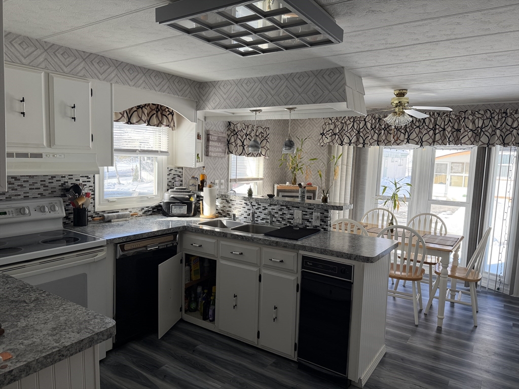 100 Phelps St, Marlborough, Massachusetts, 2 Bedrooms Bedrooms, 6 Rooms Rooms,1 BathroomBathrooms,Residential Lease,For Rent,Phelps St,73473894