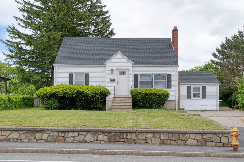 208 Green St, Weymouth, Massachusetts, 3 Bedrooms Bedrooms, 6 Rooms Rooms,2 BathroomsBathrooms,Residential Lease,For Rent,Green St,73444166