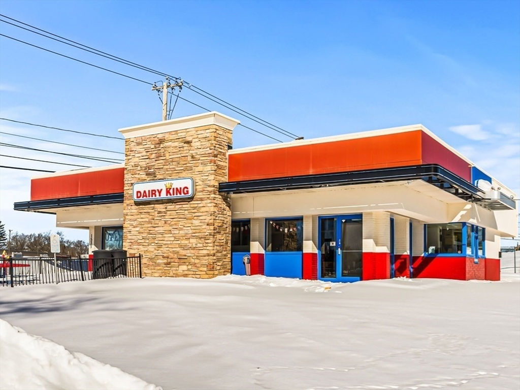 1535 Memorial Drive, Chicopee, Massachusetts, ,Commercial Sale,For Sale,Memorial Drive,73474044
