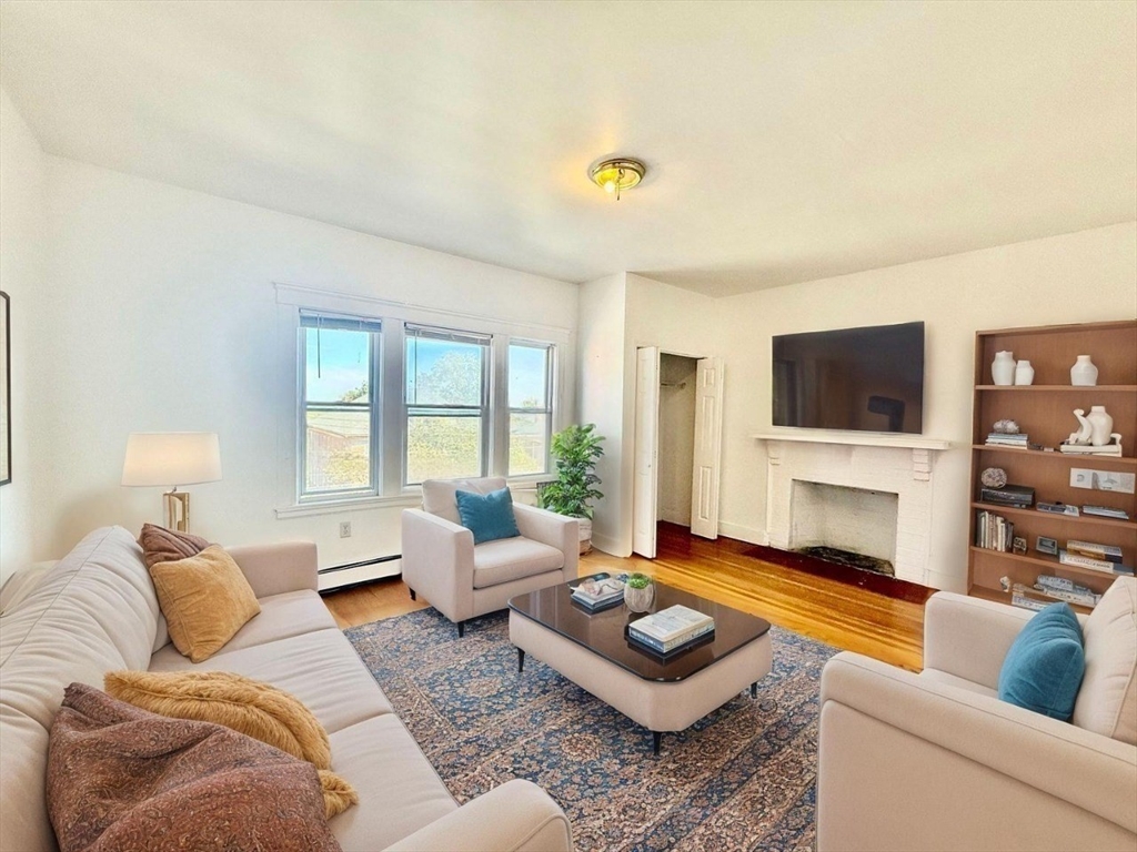 62 Algonquin Rd., Newton, Massachusetts, 5 Bedrooms Bedrooms, 8 Rooms Rooms,2.5 BathroomsBathrooms,Residential Lease,For Rent,Algonquin Rd.,73474049