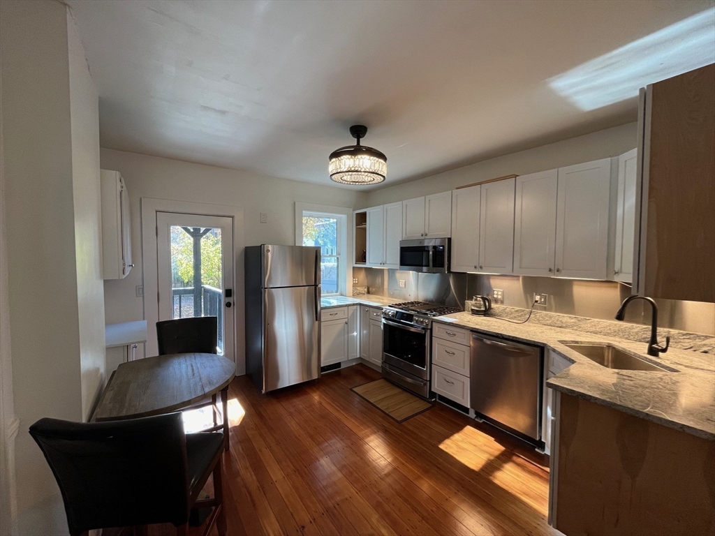 334 Hurley, Cambridge, Massachusetts, 2 Bedrooms Bedrooms, 5 Rooms Rooms,1 BathroomBathrooms,Residential Lease,For Rent,Hurley,73474072
