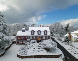 82 Lester Ln, Weymouth, Massachusetts, 4 Bedrooms Bedrooms, 8 Rooms Rooms,2.5 BathroomsBathrooms,Residential,For Sale,Lester Ln,73474019