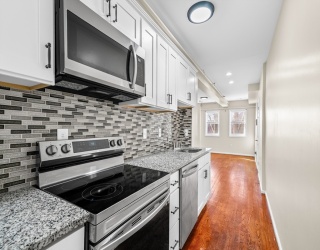 223 Clinton St, Brockton, Massachusetts, 2 Bedrooms Bedrooms, 5 Rooms Rooms,1.5 BathroomsBathrooms,Residential,For Sale,Clinton St,73474080