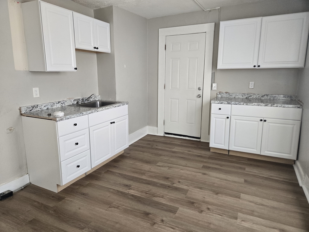 529 Union Street, Springfield, Massachusetts, 3 Bedrooms Bedrooms, 5 Rooms Rooms,1 BathroomBathrooms,Residential Lease,For Rent,Union Street,73474086