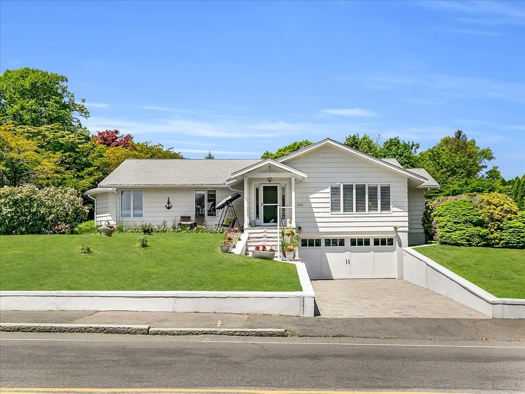 282 Atlantic Ave, Swampscott, Massachusetts, 3 Bedrooms Bedrooms, 9 Rooms Rooms,3 BathroomsBathrooms,Residential Lease,For Rent,Atlantic Ave,73473933