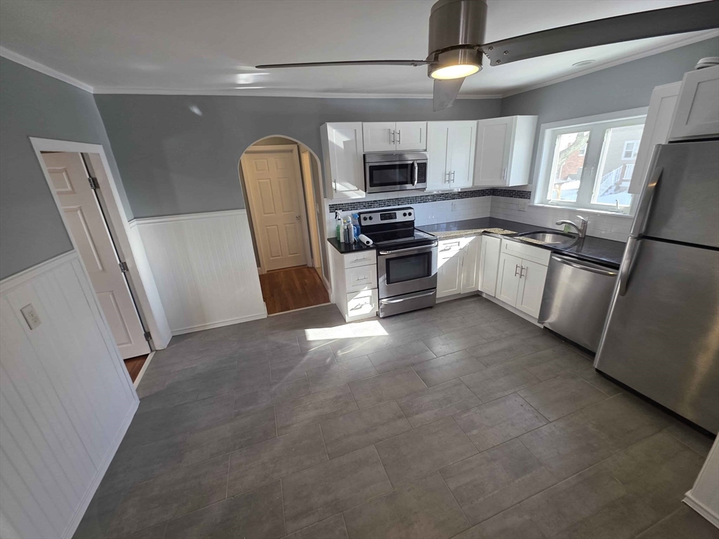 14 Seagirt, Saugus, Massachusetts, 3 Bedrooms Bedrooms, 6 Rooms Rooms,1 BathroomBathrooms,Residential Lease,For Rent,Seagirt,73473956