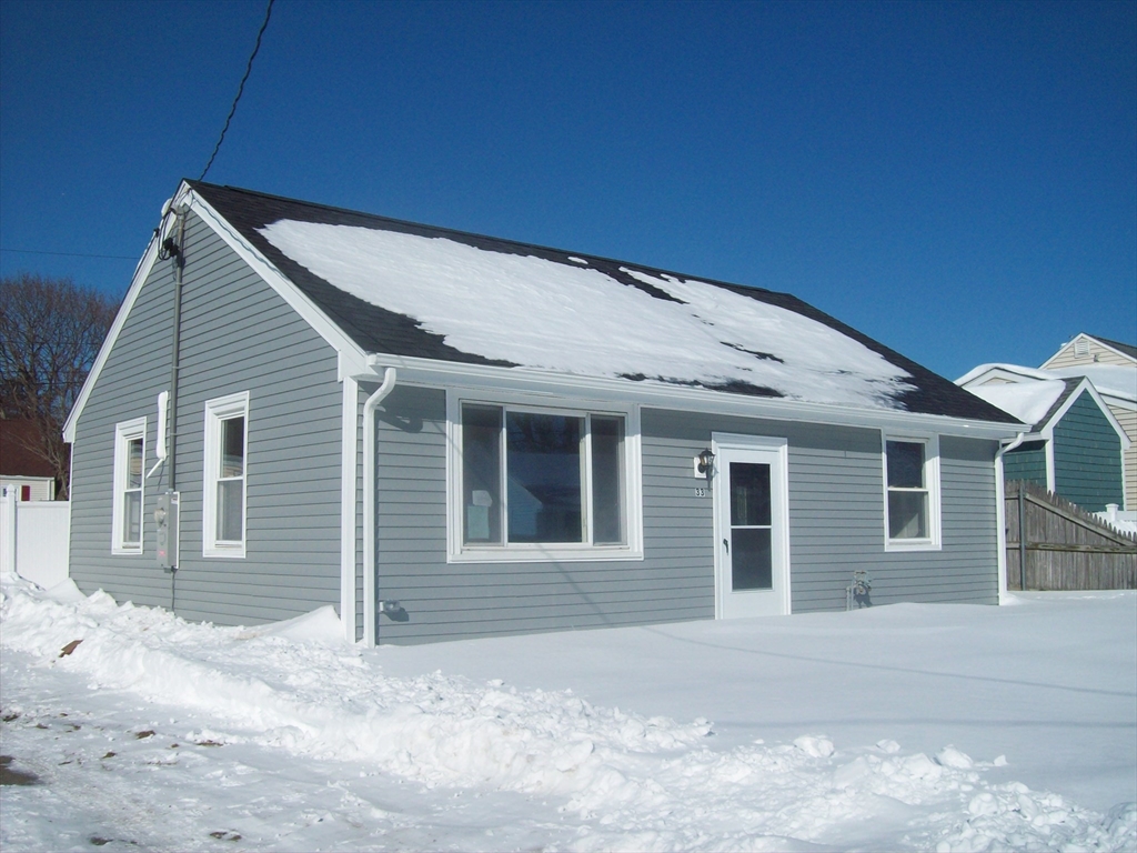 33 Hodges Avenue, Somerset, Massachusetts, 2 Bedrooms Bedrooms, 5 Rooms Rooms,1 BathroomBathrooms,Residential,For Sale,Hodges Avenue,73473945