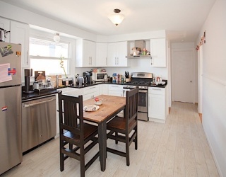 22 Murdock St, Somerville, Massachusetts, 4 Bedrooms Bedrooms, 7 Rooms Rooms,1 BathroomBathrooms,Residential Lease,For Rent,Murdock St,73473982