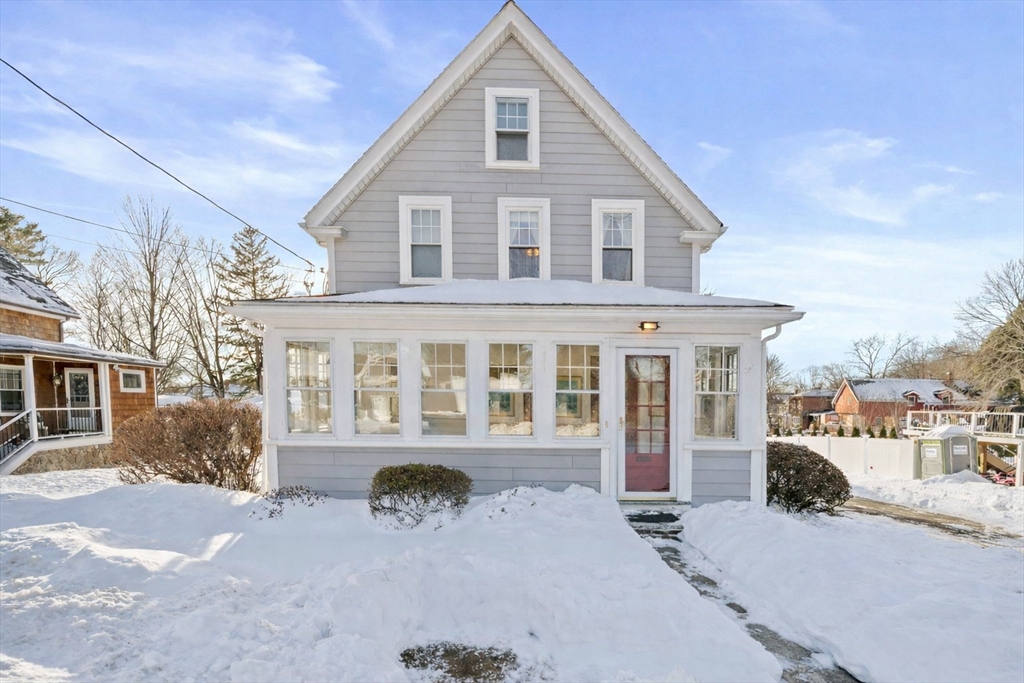 611 Pleasant St, Canton, Massachusetts, 3 Bedrooms Bedrooms, 7 Rooms Rooms,2.5 BathroomsBathrooms,Residential,For Sale,Pleasant St,73474010