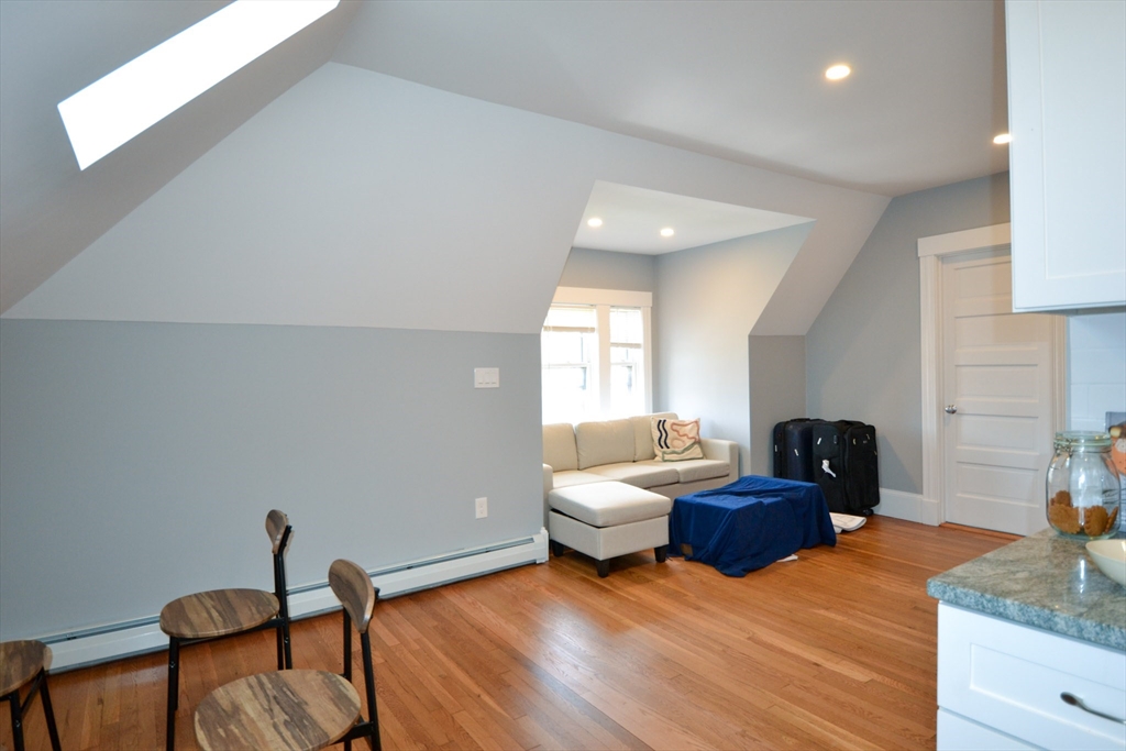 6-8 South St, Boston, Massachusetts, 2 Bedrooms Bedrooms, 4 Rooms Rooms,2 BathroomsBathrooms,Residential Lease,For Rent,South St,73474022