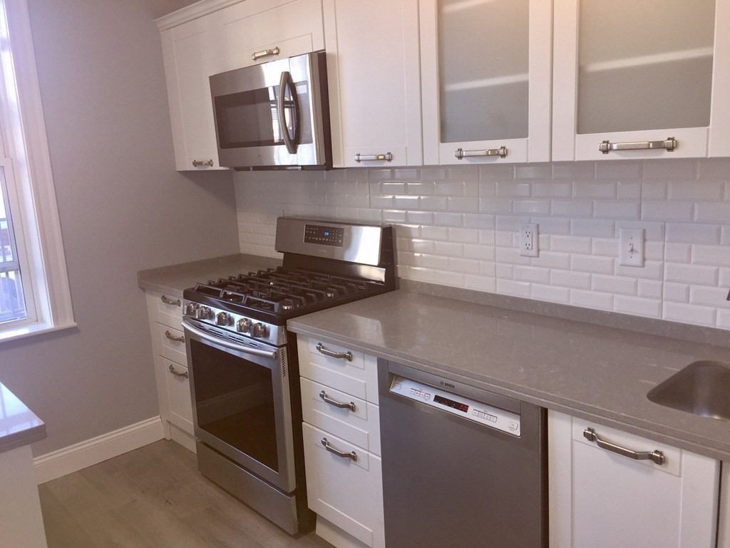 7 Leicester, Boston, Massachusetts, 2 Bedrooms Bedrooms, 4 Rooms Rooms,1 BathroomBathrooms,Residential Lease,For Rent,Leicester,73462715