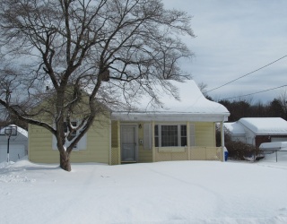 33 Connolly St, Springfield, Massachusetts, 2 Bedrooms Bedrooms, 4 Rooms Rooms,1 BathroomBathrooms,Residential,For Sale,Connolly St,73474231