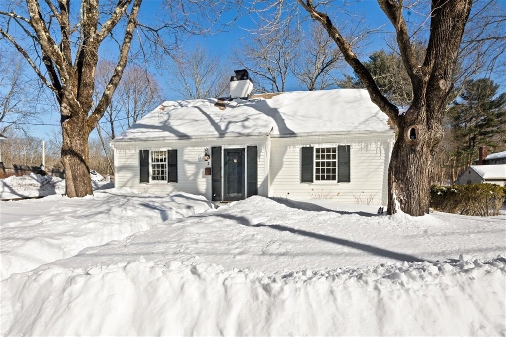 2 Woodbine Ln, Hingham, Massachusetts, 3 Bedrooms Bedrooms, 8 Rooms Rooms,2 BathroomsBathrooms,Residential,For Sale,Woodbine Ln,73474201