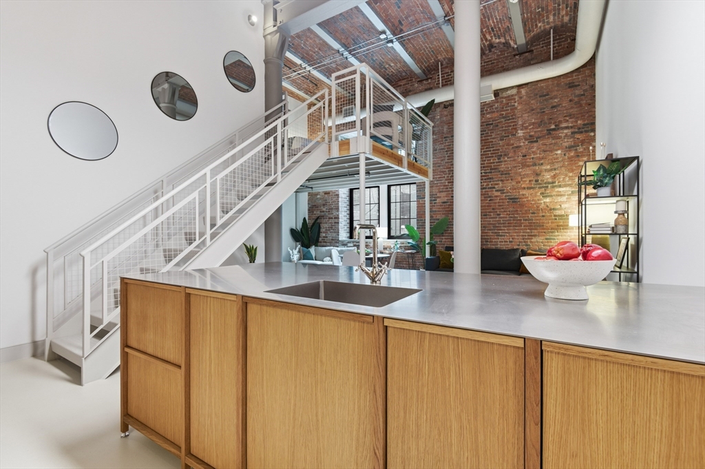 251 Heath St, Boston, Massachusetts, 1 Bedroom Bedrooms, 4 Rooms Rooms,2 BathroomsBathrooms,Residential,For Sale,Heath St,73474245