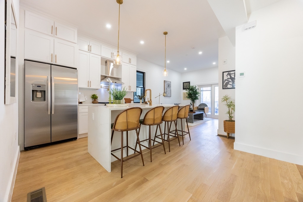 100 Bennington Street, Boston, Massachusetts, 2 Bedrooms Bedrooms, 6 Rooms Rooms,3 BathroomsBathrooms,Residential,For Sale,Bennington Street,73474178