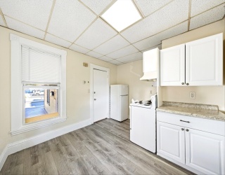 48 Waverly St, Melrose, Massachusetts, 1 Bedroom Bedrooms, 3 Rooms Rooms,1 BathroomBathrooms,Residential Lease,For Rent,Waverly St,73474254