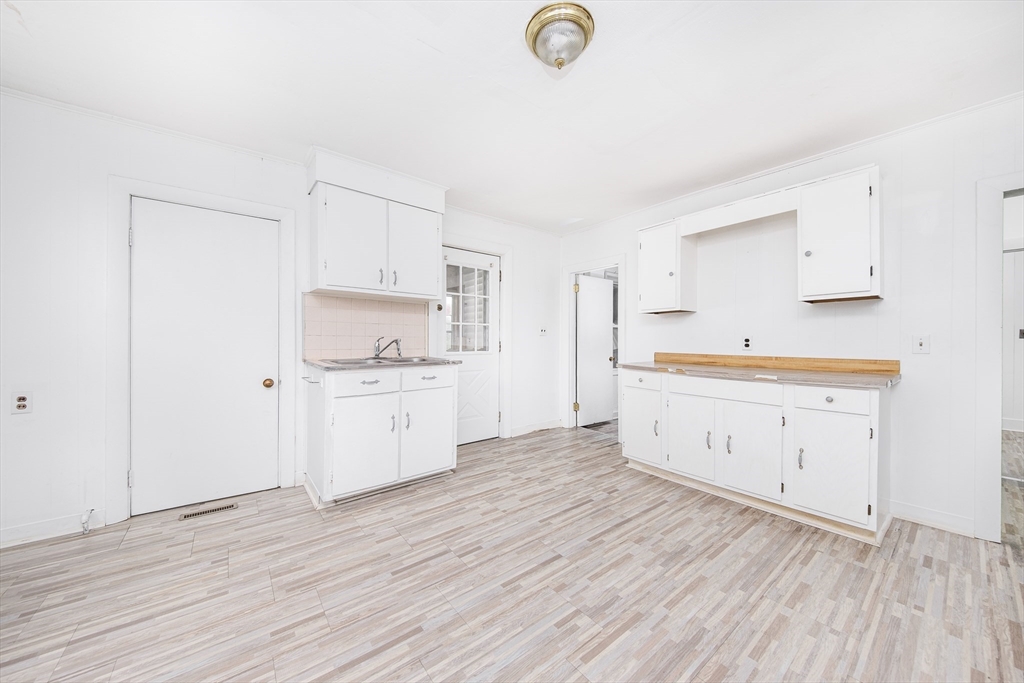 23 Edmund St, Malden, Massachusetts, 1 Bedroom Bedrooms, 3 Rooms Rooms,1 BathroomBathrooms,Residential Lease,For Rent,Edmund St,73474262