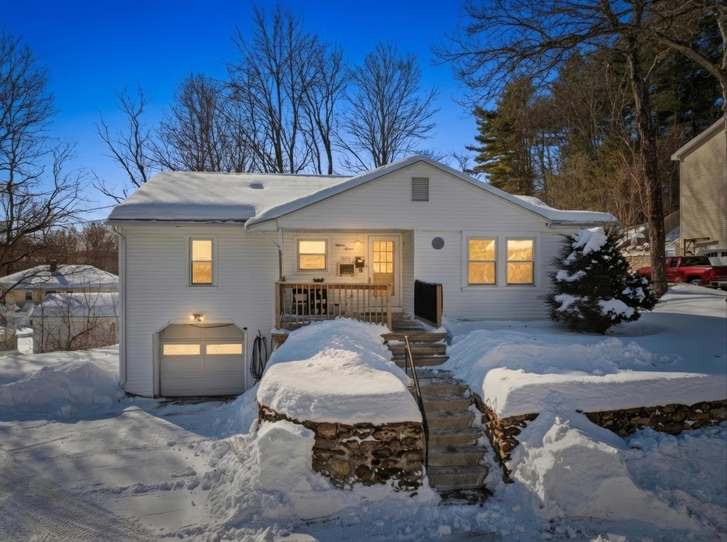 27 Jerome St, Southbridge, Massachusetts, 3 Bedrooms Bedrooms, 5 Rooms Rooms,2 BathroomsBathrooms,Residential,For Sale,Jerome St,73474276