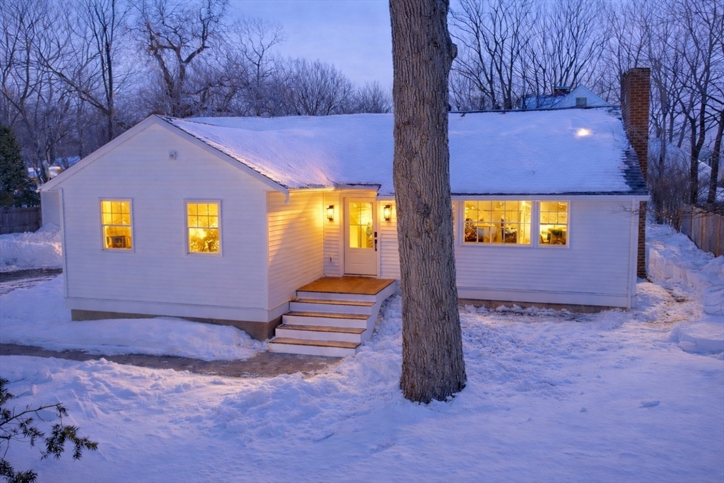 29 Chief Justice Cushing, Hingham, Massachusetts, 3 Bedrooms Bedrooms, 5 Rooms Rooms,3 BathroomsBathrooms,Residential,For Sale,Chief Justice Cushing,73474289