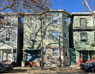 196 Chelsea Street, Boston, Massachusetts, 3 Bedrooms Bedrooms, 5 Rooms Rooms,1 BathroomBathrooms,Residential Lease,For Rent,Chelsea Street,73474121
