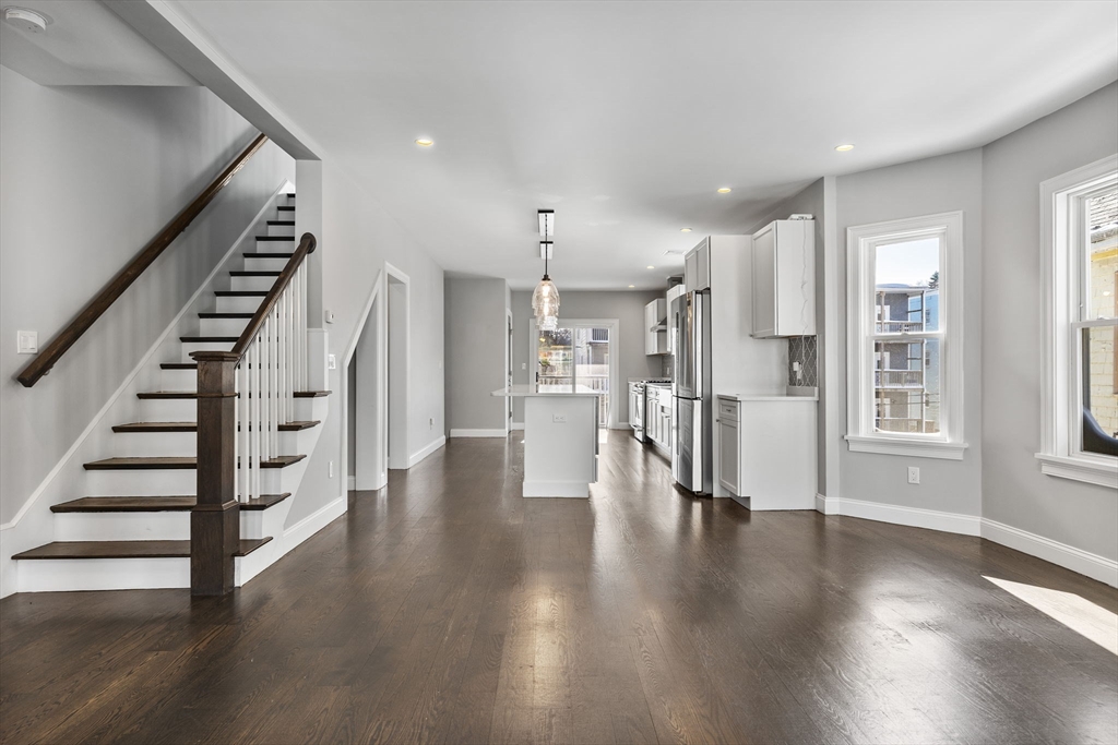 83 Centre St, Boston, Massachusetts, 4 Bedrooms Bedrooms, 9 Rooms Rooms,3 BathroomsBathrooms,Residential Lease,For Rent,Centre St,73474176